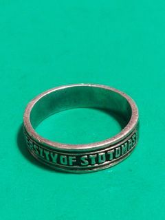 Vintage "University of Sto Tomas" SILVER ring/1970 s era/Size 6/Old but Wonderful