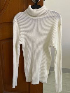 White turtle neck longsleeve fit to small med