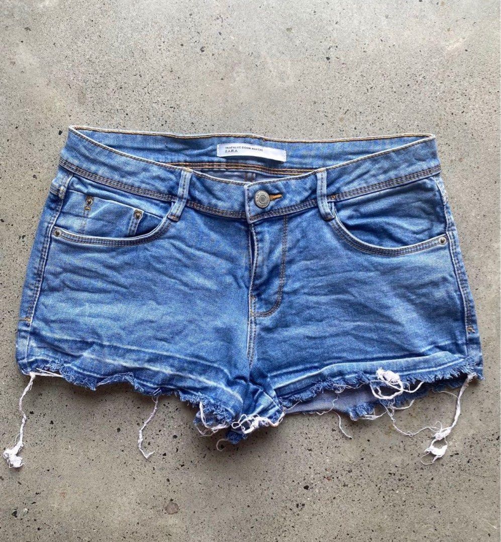Zara shorts (Category: Shorts) located in Manila. Submitted by declutterfindss (Listing ID 1302519640, Image 1). Description: Stretchable denim fits small-medium SF c/o buyer.