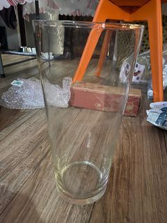 [27]	glass vase 12x5.75