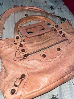 (Category: ) located in . Submitted by classynfav (Listing ID 1306345892, Image 1). Description: .