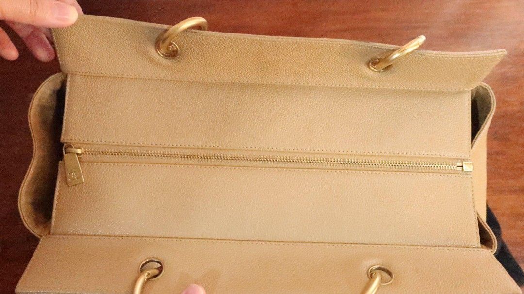 AUTHENTIC CHANEL BAG for SALE!! (Category: Luxury Bags & Wallets) located in Manila. Submitted by letsdeclutterorig (Listing ID 1306383585, Image 3). Description: Authentic chanel.