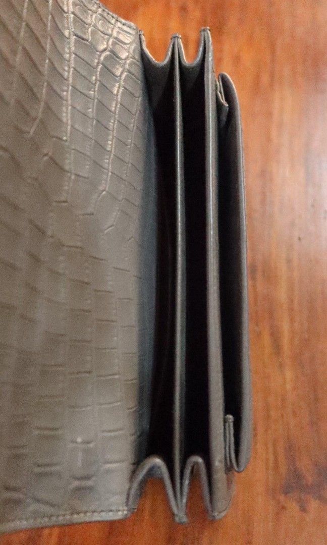 Authentic YSL bag for Sale!!! (Category: Luxury Bags & Wallets) located in Manila. Submitted by letsdeclutterorig (Listing ID 1306383853, Image 2). Description: .