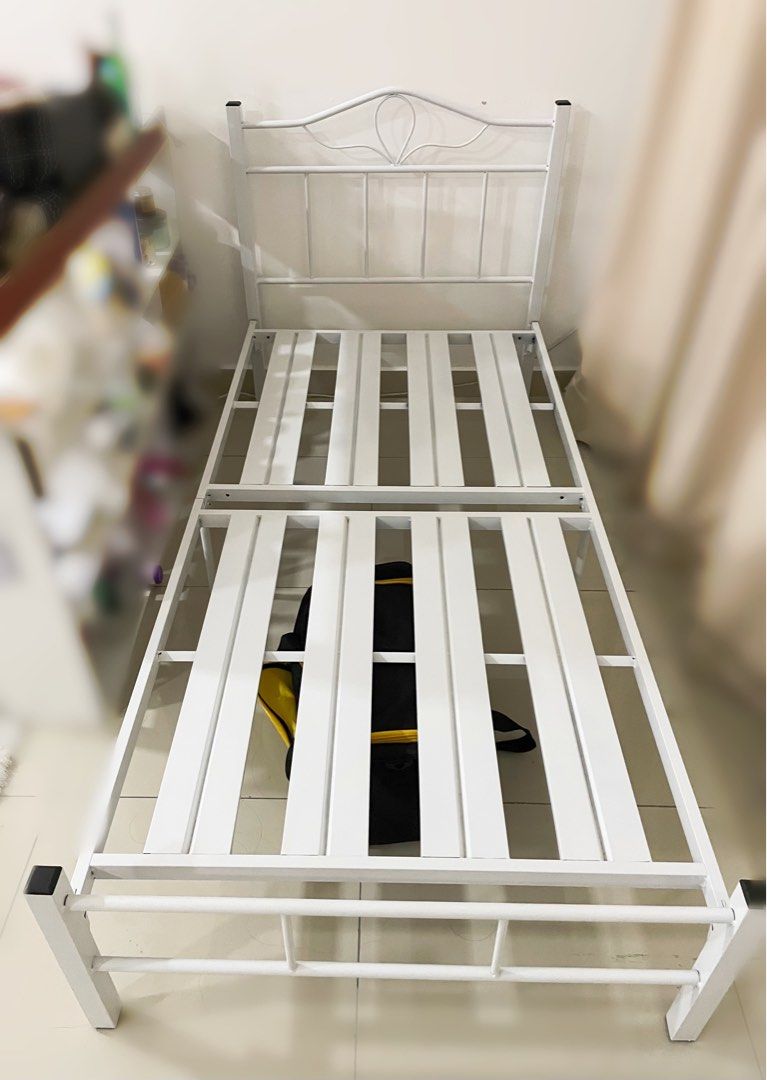 Bedframe (single) (Category: Bed Frames & Mattresses) located in Kuala Lumpur. Submitted by lalalalan8 (Listing ID 1306499697, Image 1). Description: Bought it at RM699, used for one year plus. Condition still very good, pretty new. The bedframe can be fold. Can fit into small size car. Very solid, good quality bedframe.