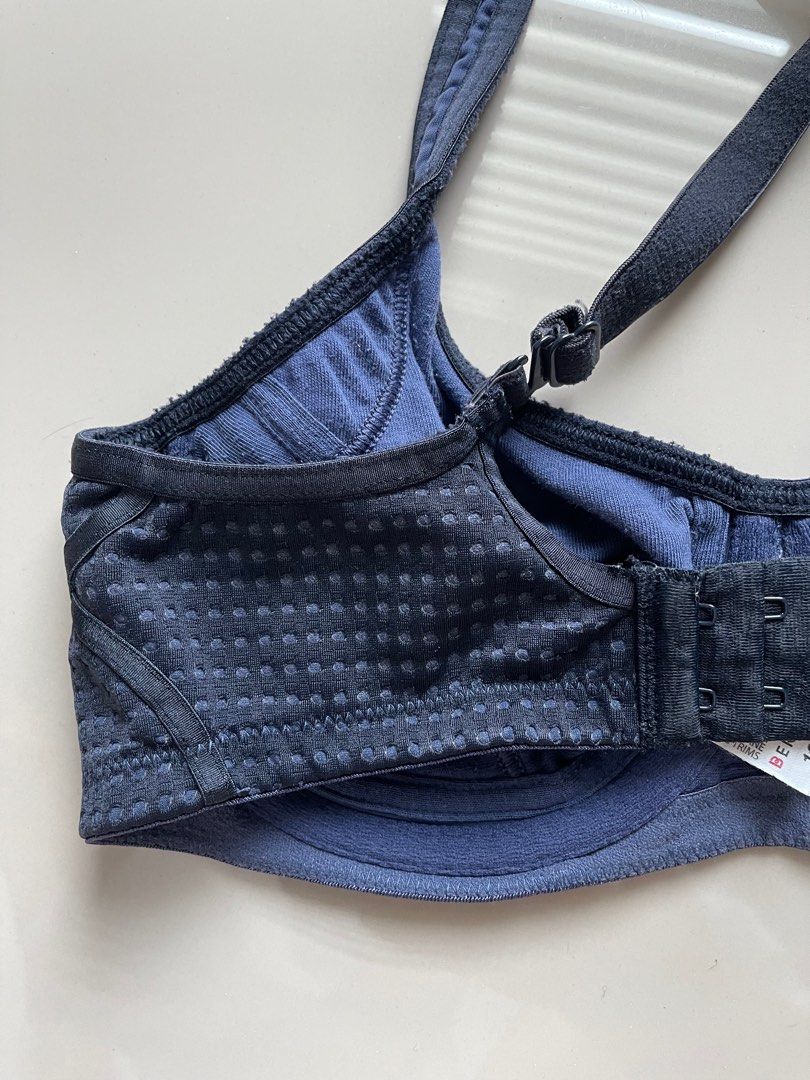 Berlei shock absorber sports bra 75B Women s Fashion New Undergarments Loungewear on Carousell