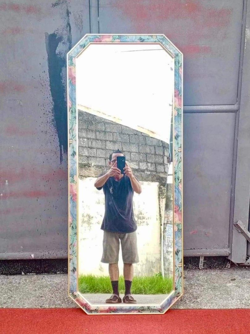 Big hanging mirror (Category: Mirrors) located in Quezon City. Submitted by matetdevis13 (Listing ID 1306416155, Image 1). Description: Big Hanging Mirror Php 22”L x 52”H Php 3200 Solid wood In good condition.