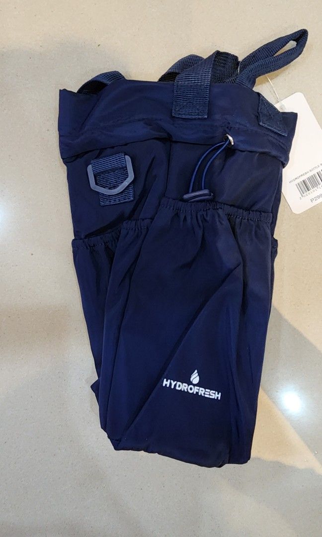 Bottle bag (Category: Water Bottles & Tumblers) located in Makati City. Submitted by carwtan90 (Listing ID 1306354672, Image 1). Description: .