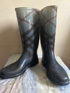 Burberry rain boots (preloved)