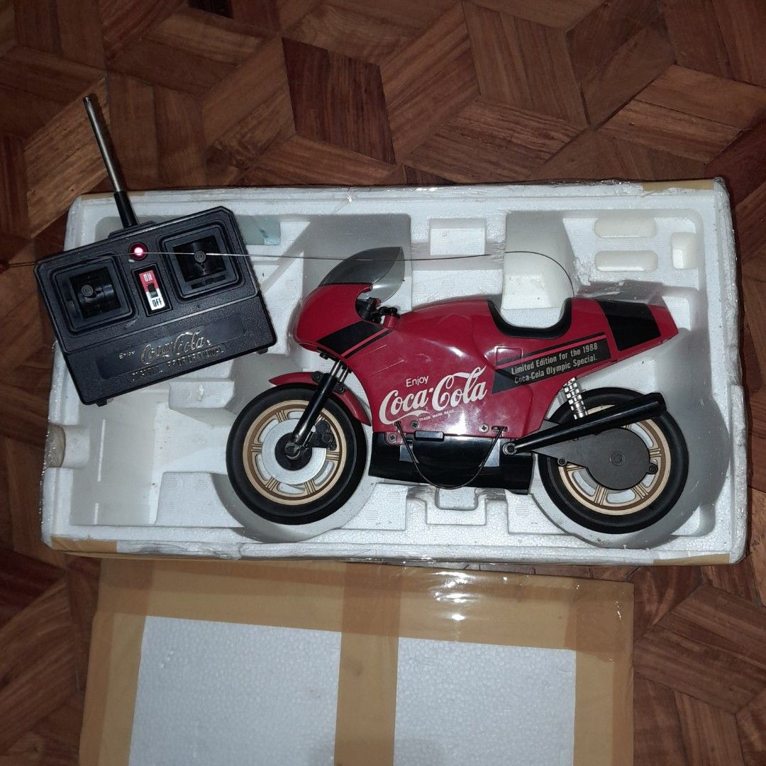 Coca cola Motor (Category: Vehicle & Diecast Models) located in Baguio. Submitted by shellcollector (Listing ID 1306484092, Image 2). Description: Vintage RC Coca Cola Motor 1/6 scale, big size From Japan Untested, good for Display Remote with light indicator Motor rechargeable pero 100V Baguio loc 2900 Pesos.