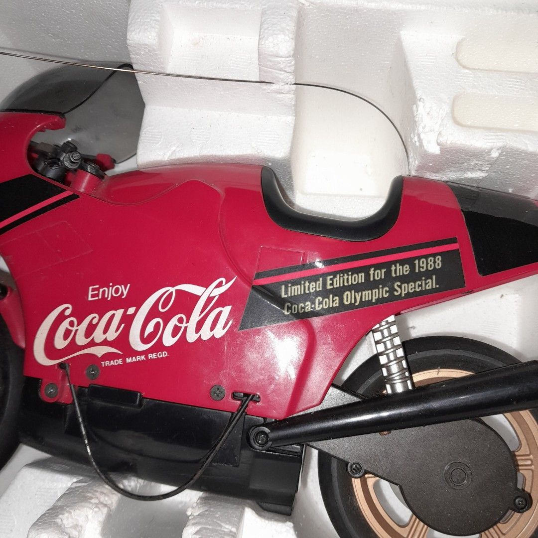 Coca cola Motor (Category: Vehicle & Diecast Models) located in Baguio. Submitted by shellcollector (Listing ID 1306484092, Image 3). Description: Vintage RC Coca Cola Motor 1/6 scale, big size From Japan Untested, good for Display Remote with light indicator Motor rechargeable pero 100V Baguio loc 2900 Pesos.