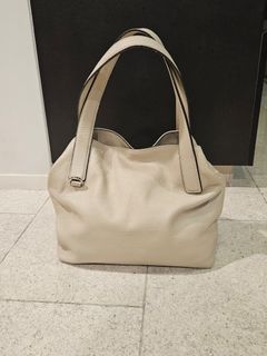 (Category: ) located in . Submitted by je.sg (Listing ID 1306463480, Image 1). Description: .