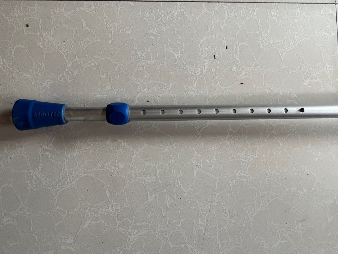 Elbow crutches (Category: Rehabilitative Devices) located in Cainta. Submitted by reabilty (Listing ID 1306429365, Image 3). Description: Good as new European Max load capacity 140kg Adjustable height Heavy duty Aluminum Price 450 1 pcs .