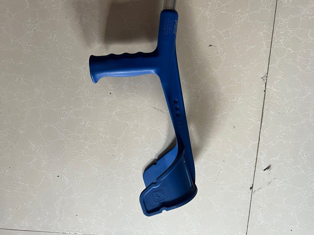 Elbow crutches (Category: Rehabilitative Devices) located in Cainta. Submitted by reabilty (Listing ID 1306429365, Image 2). Description: Good as new European Max load capacity 140kg Adjustable height Heavy duty Aluminum Price 450 1 pcs .