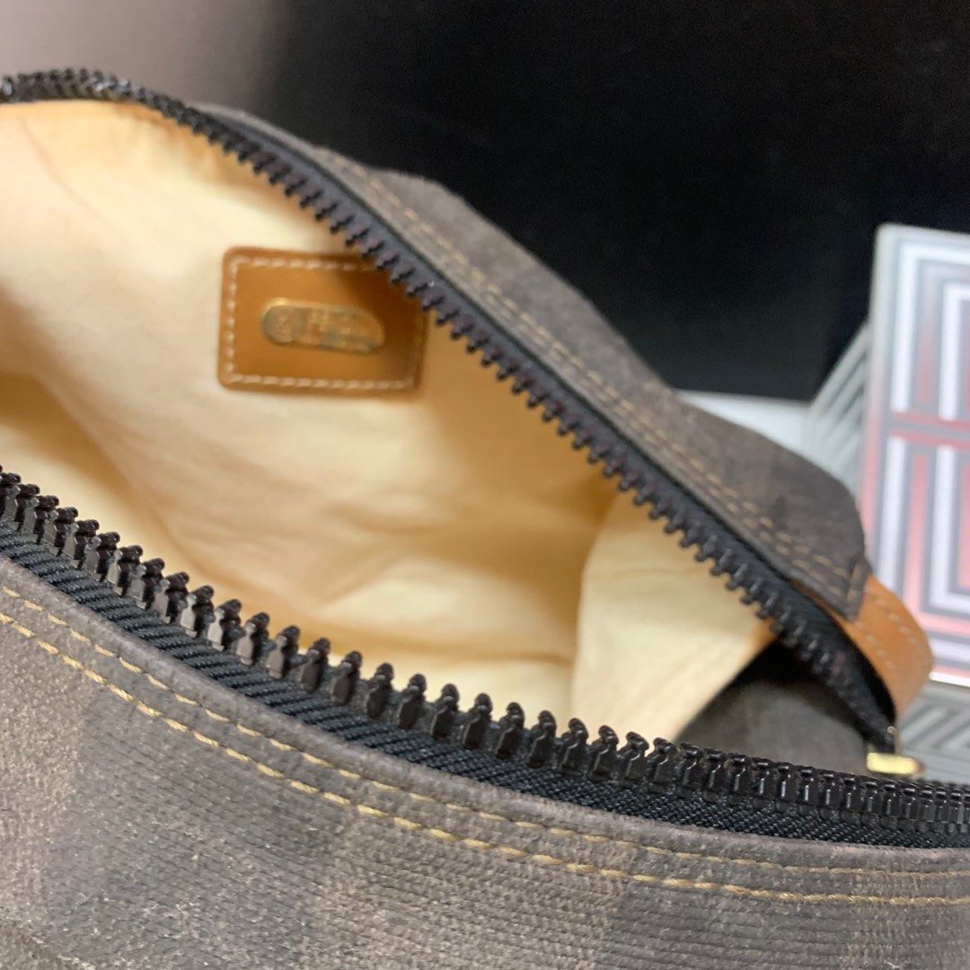 Fendi Toiletries Pouch (Category: Luxury Bags & Wallets) located in Manila. Submitted by urbanwear (Listing ID 1306398292, Image 2). Description: Aunthentic .