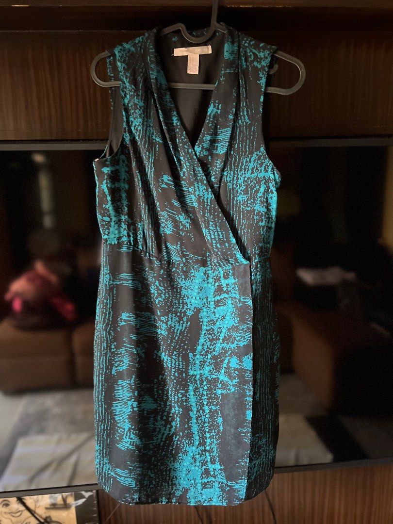 Forever 21 Chiffon Dress (Category: Dresses) located in Pasay City. Submitted by netuy (Listing ID 1306364152, Image 1). Description: Color black and teal. With black lining. Flowy dress. Size small. Above the knee length. .
