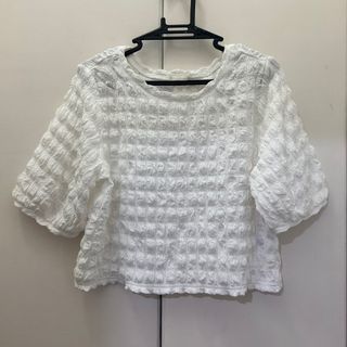 GU white textured semi cropped blouse