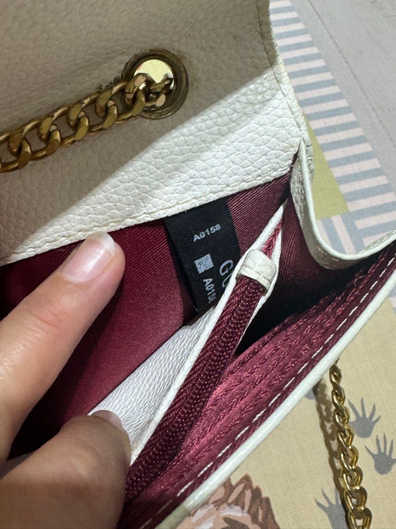 Gucci (Category: Cross-body Bags) located in Sungai Udang. Submitted by fazlinaprelove (Listing ID 1306355992, Image 3). Description: Gucci white slingbag.