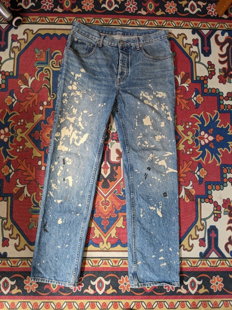 Helmut Lang 1998 Re-Edition Painter Jeans (Category: Jeans) located in Muntinlupa City. Submitted by vestedinterest (Listing ID 1306397601, Image 1). Description: FOR SALE Helmut Lang 1998 Re-Edition Painter Jeans Size 32 The 2016 re-issue of Helmut Lang's iconic S/S 1998 Painter Denim. This is a beautiful re-issue of an extremely important piece that changed the landscape of high fashion menswear. - Straight-leg five-pocket denim - Beautiful blu
