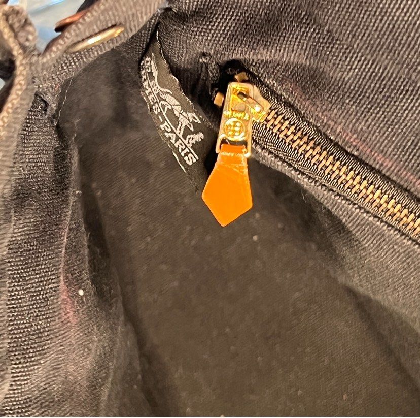 Hermes Tote Original from Japan (Category: Luxury Bags & Wallets) located in Caloocan City. Submitted by appplebananna (Listing ID 1306403628, Image 3). Description: .