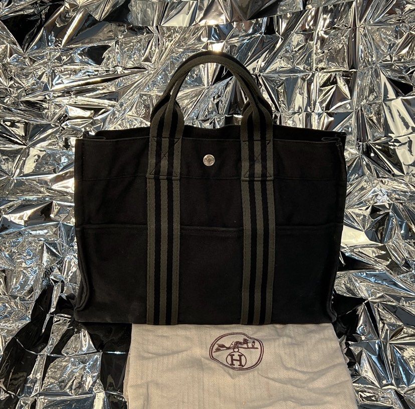 Hermes Tote Original from Japan (Category: Luxury Bags & Wallets) located in Caloocan City. Submitted by appplebananna (Listing ID 1306403628, Image 2). Description: .