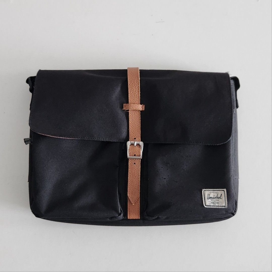 Herschel Supply Co. Columbia Messenger Bag Black