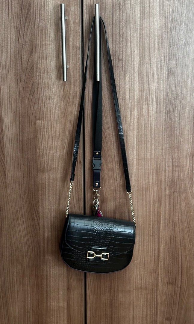 H&M Black Leather cross body bag (Category: Cross-body Bags) located in Taguig. Submitted by cnazmd (Listing ID 1306408094, Image 1). Description: .