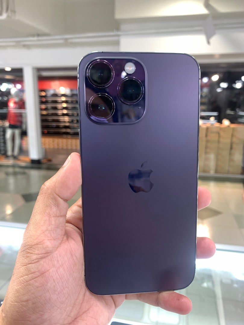 iPhone 14 pro max 128gb (Category: iPhone 14 Series) located in Manila. Submitted by arzillah (Listing ID 1306506021, Image 1). Description: iPhone 14 pro max 128gb Factory unlock 96% battery health Hk variant Dual sim Slightly use No dents No scratches Honest issue: Line LCD All working Open for COD/COP + SF Manila area (sameday delivery) Province area (via LBC) required DP to avoid cancellations physical store: Greenhills Shopping Center, 2ndfl