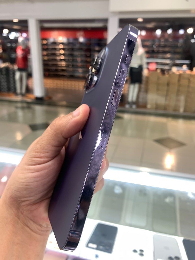 iPhone 14 pro max 128gb (Category: iPhone 14 Series) located in Manila. Submitted by arzillah (Listing ID 1306506021, Image 2). Description: iPhone 14 pro max 128gb Factory unlock 96% battery health Hk variant Dual sim Slightly use No dents No scratches Honest issue: Line LCD All working Open for COD/COP + SF Manila area (sameday delivery) Province area (via LBC) required DP to avoid cancellations physical store: Greenhills Shopping Center, 2ndfl