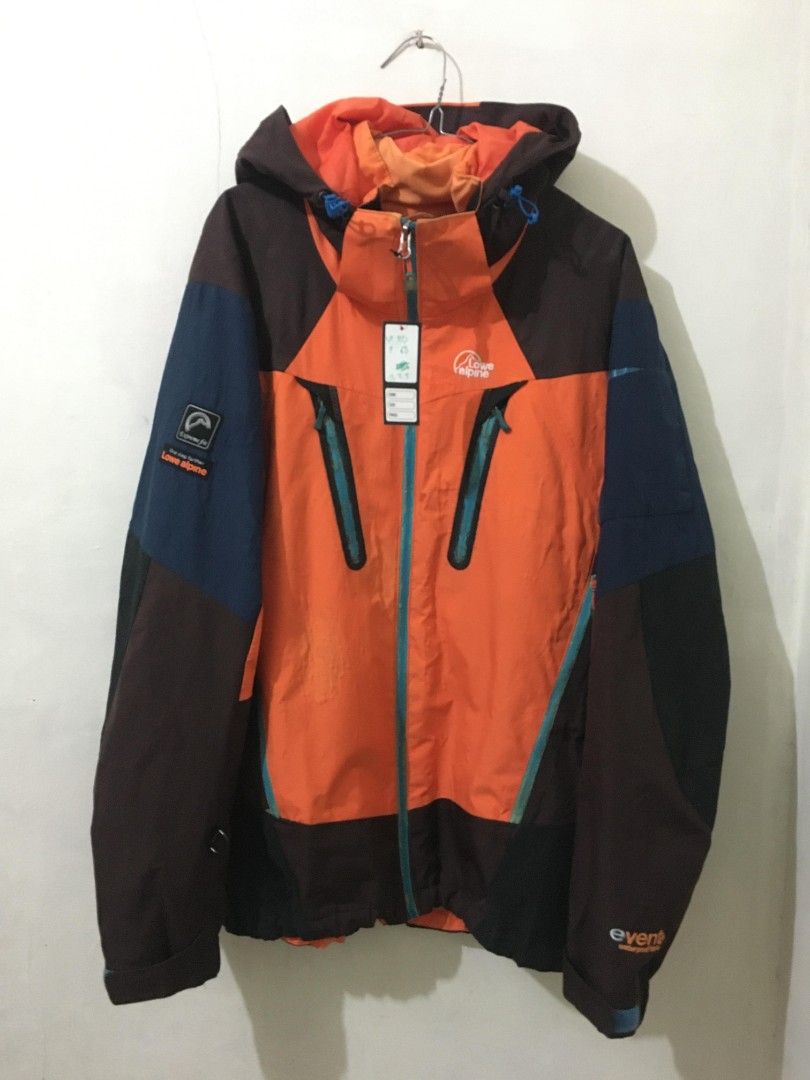 Jacket Lowe Alpine waterproof, Fesyen Pria, Pakaian Baju Luaran