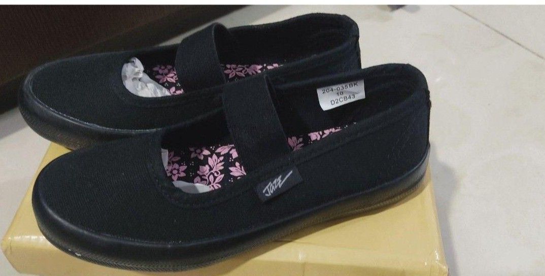 Kasut sekolah pallas jazz hitam 19cm Babies Kids Babies Kids Fashion on Carousell