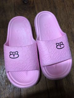 Light pink bear rubber house slippers slides