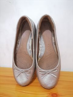 low priced preloved flat shoes