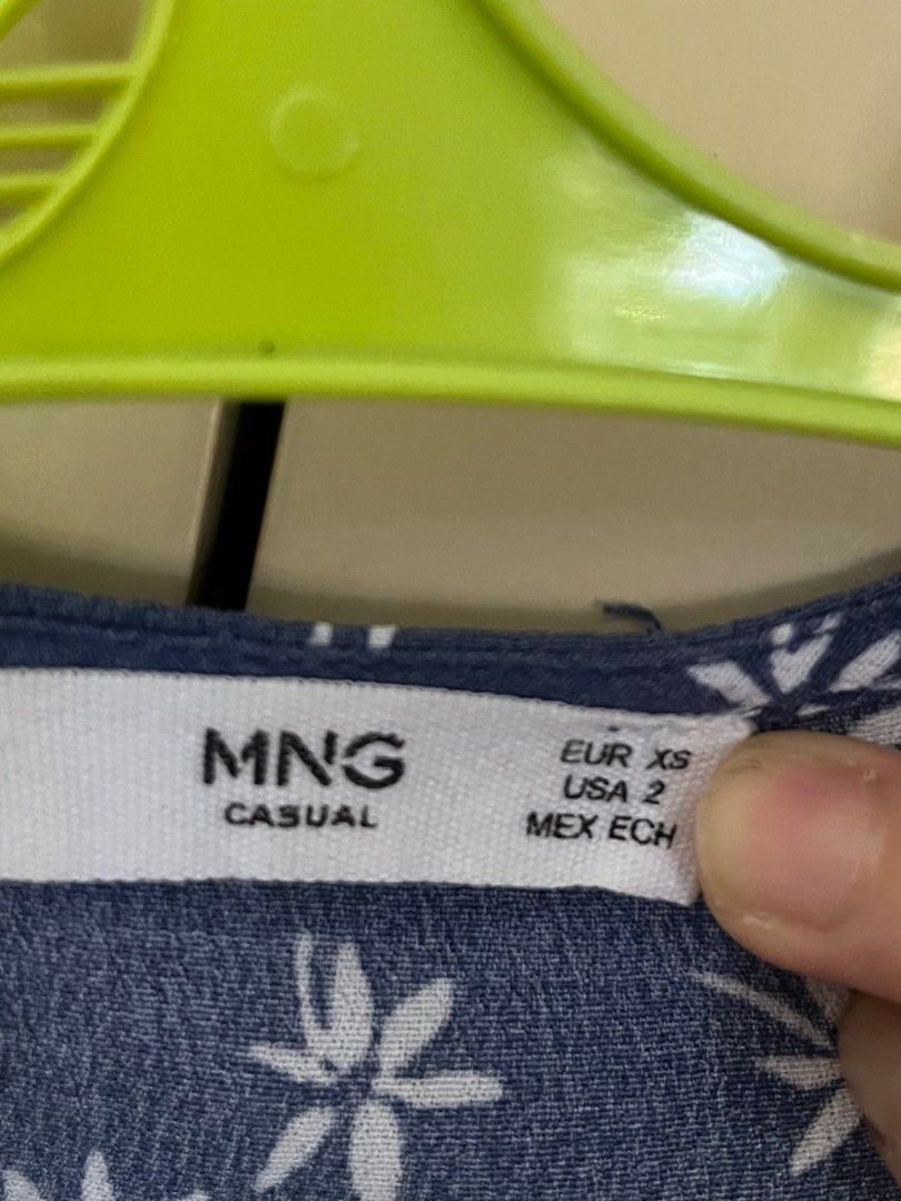 Mango Floral V Neck Blouse/ Buttondown (Category: Blouses) located in Muntinlupa City. Submitted by plshelpmedeclutter4 (Listing ID 1306382343, Image 2). Description: Best fits size xs-m.