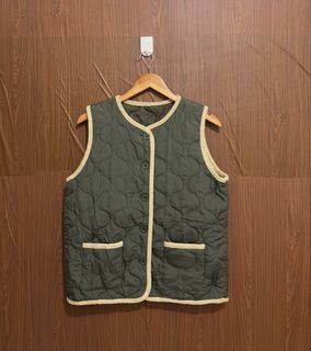 Quilted vest fits medium boxy fit (20x24)