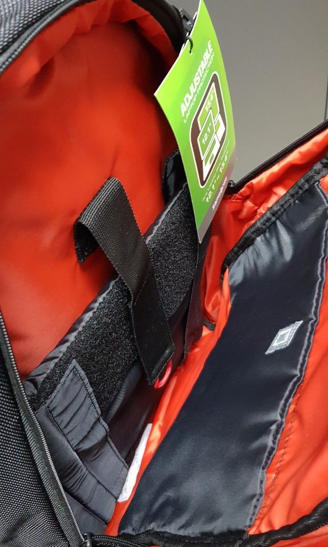 Samsonite Laptop knapsack (Category: Laptop Bags & Sleeves) located in Makati City. Submitted by walangtubo (Listing ID 1306424224, Image 3). Description: authentic Samsonite 20 x 15 in Business Series knapsack for both Laptops and Ipads heavily padded for device and also for wearer. Heavy ballistic nylon with expensive feel and look ☝️ Loaded with compartments inside plus outside sleeve. Slight damage on rubber zip from storage that does not aff