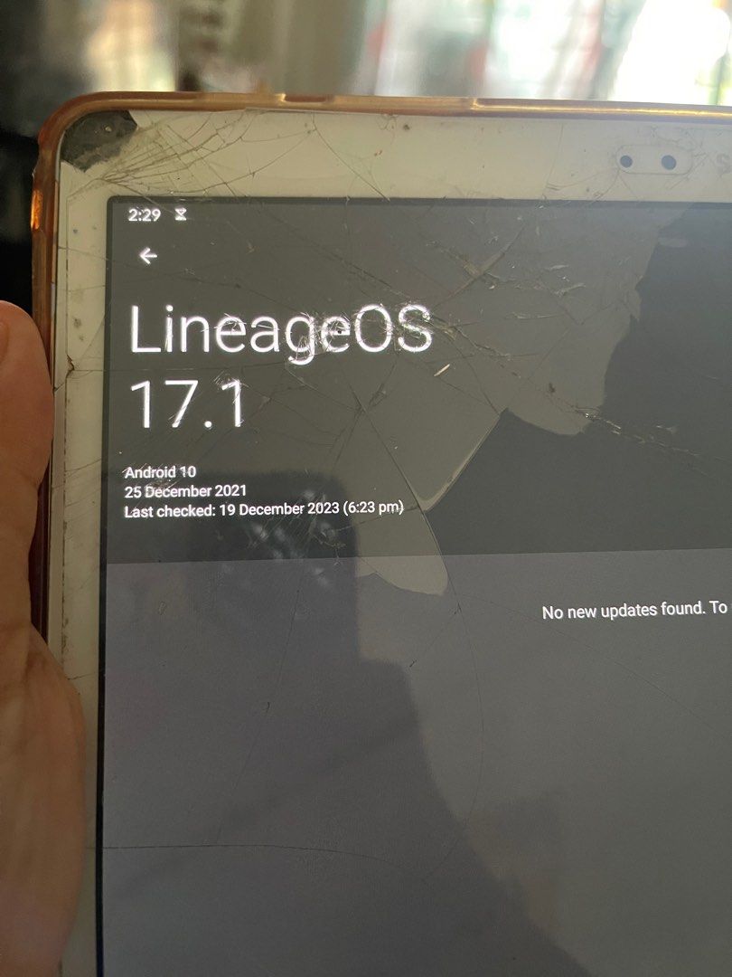 Samsung Tab S t-800 (Category: Android) located in Quezon City. Submitted by ajc3009 (Listing ID 1302695840, Image 3). Description: Kayo na po bahala mag pagawa ng screen pero gumagana pa po yan kahit ganyan nabasag sya na ttouch p din po. .