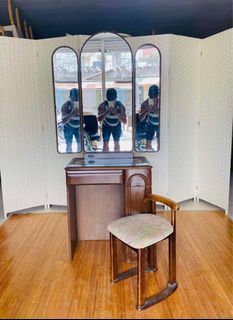 Trifold Vanity Mirror / Vanity Dresser
