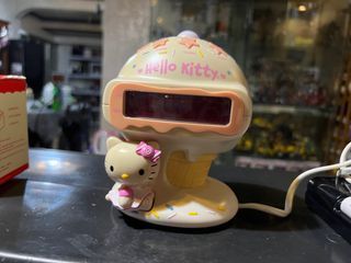 Vintage Hello Kitty Ice Cream clock and radio