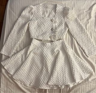 White Long sleeve top & skirt set