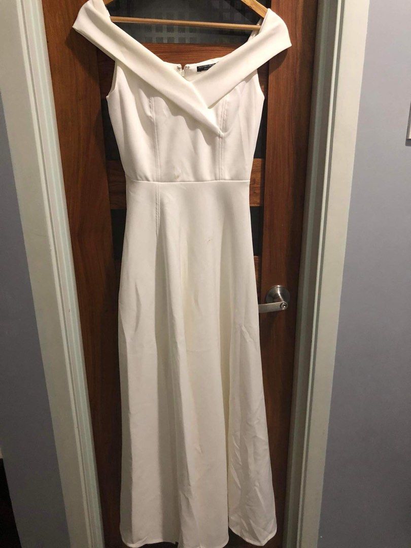 White neoprene dress (Category: Dresses) located in Roxas, Mindoro Oriental. Submitted by sofieyah_ (Listing ID 1306396219, Image 1). Description: .