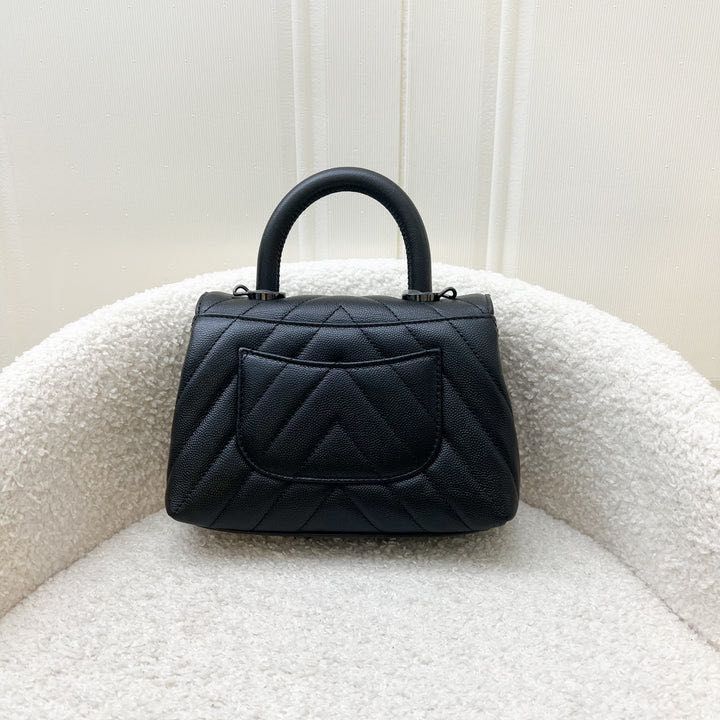 Chanel caviar quilted small coco handle flap black hotsell