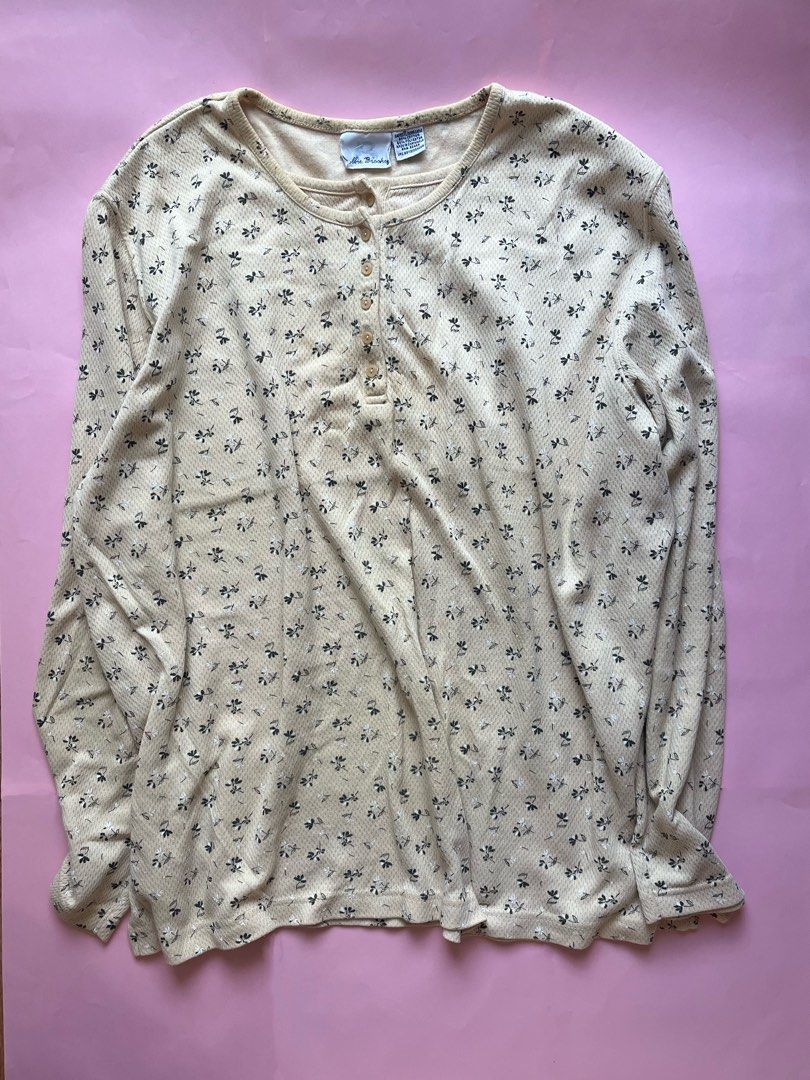 YELLOW FLORAL SWEATER LONG SLEEVE (Category: Coats, Jackets and Outerwear) located in Quezon City. Submitted by addtokars (Listing ID 1306477045, Image 1). Description: .
