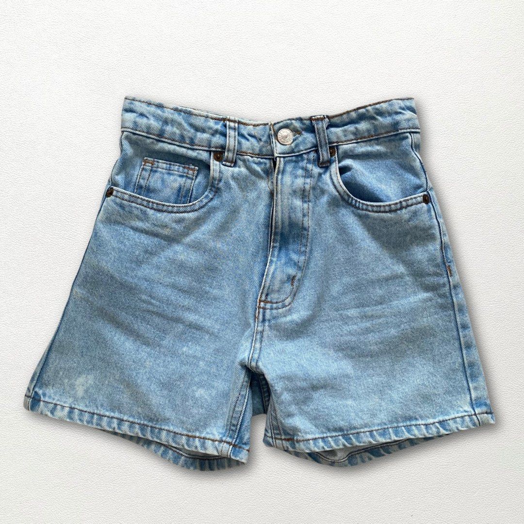 Zara Overrun Highwaist Mom Shorts (Category: Shorts) located in Cainta. Submitted by danlry (Listing ID 1306413331, Image 1). Description: Color: vintage wash Waist size: 23-24 Quality: thick non-stretch denim, high-waisted RFS: Clearing out personal wardrobe items; these are not thrifted. Issue: an inch part on the zipper is not sewn.