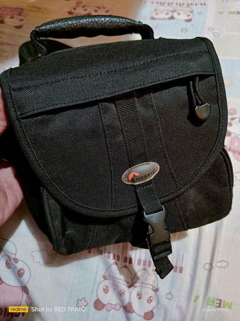 💯 Lowepro EX 140 camera bag (Category: Camera Bags & Carriers) located in General Mariano Alvarez. Submitted by randzwurkz85264 (Listing ID 1308058777, Image 1). Description: Lowepro EX 140 camera bag.