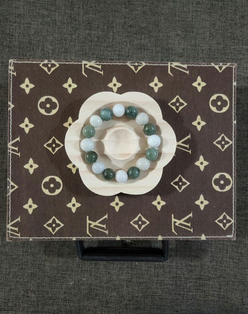 Authentic Jade Bracelet (Category: Bracelets) located in Manila. Submitted by localstyles (Listing ID 1308029631, Image 1). Description: with box 12mm bead size 16-17cm wrist size collection items decluttering.