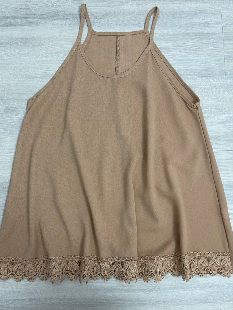 Bangkok halter top (Category: Sleeveless) located in Jaen. Submitted by cutecottons09 (Listing ID 1308078612, Image 2). Description: Thick fabric, no lining Can be worn loose or tuck in Like new.