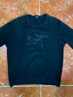 Black sweater with design