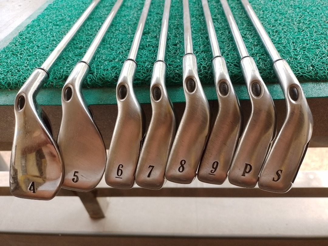 Callaway Big Bertha Iron set + Putter, Chipper and Cart Bag., Sports