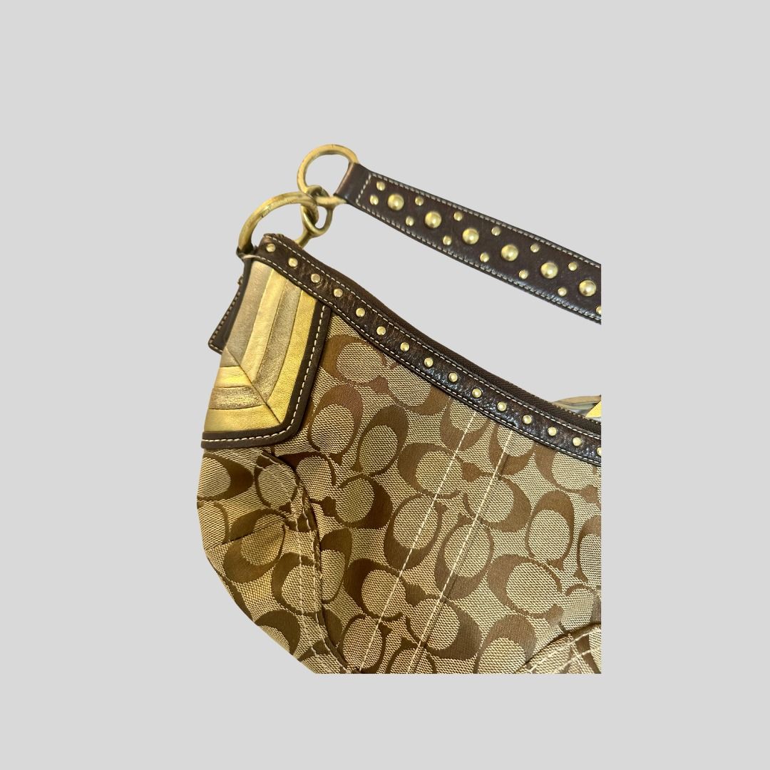 Coach vintage Pochette/Baguette (Category: Luxury Bags & Wallets) located in Quezon City. Submitted by reiclosett (Listing ID 1308072853, Image 2). Description: Used with care. Flaws, if any, are barely noticeable..