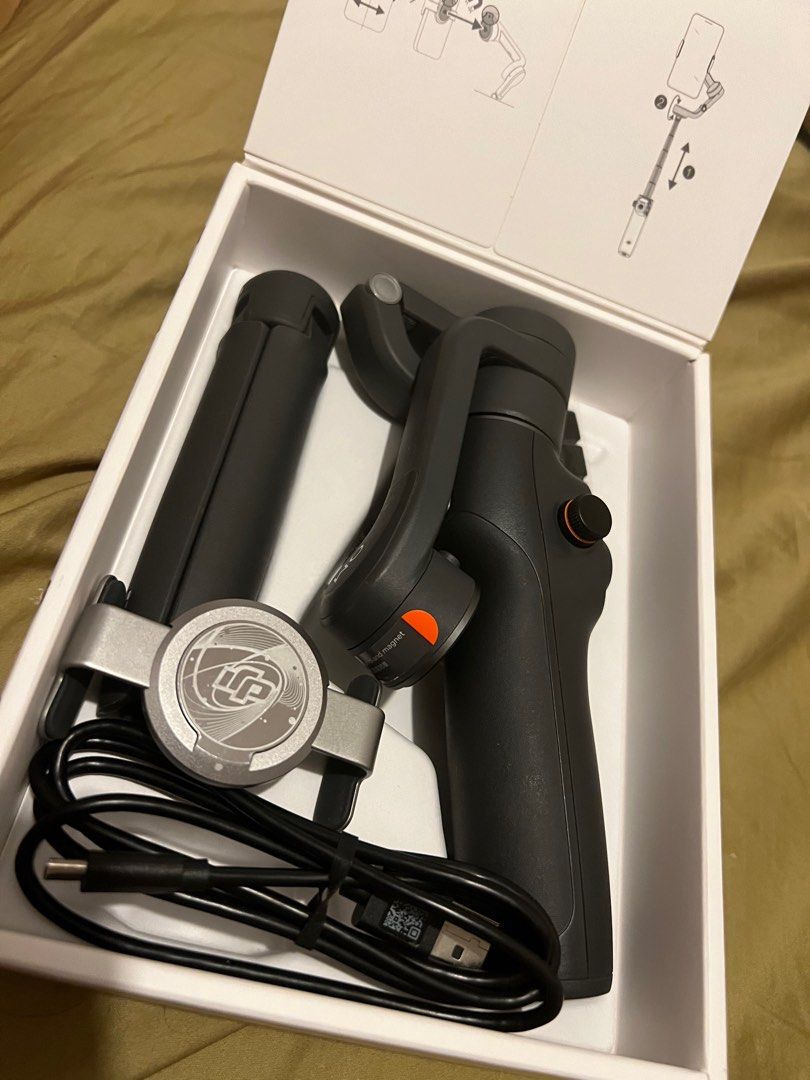 DJI OSMO Mobile 6 (Category: Mounts & Holders) located in Cavite. Submitted by theshoppaholic.mnl (Listing ID 1308050856, Image 2). Description: Barely used! Complete set and guaranteed authentic. Bought this is The Henry’s Camera. Rfs: im using my canon camera more.